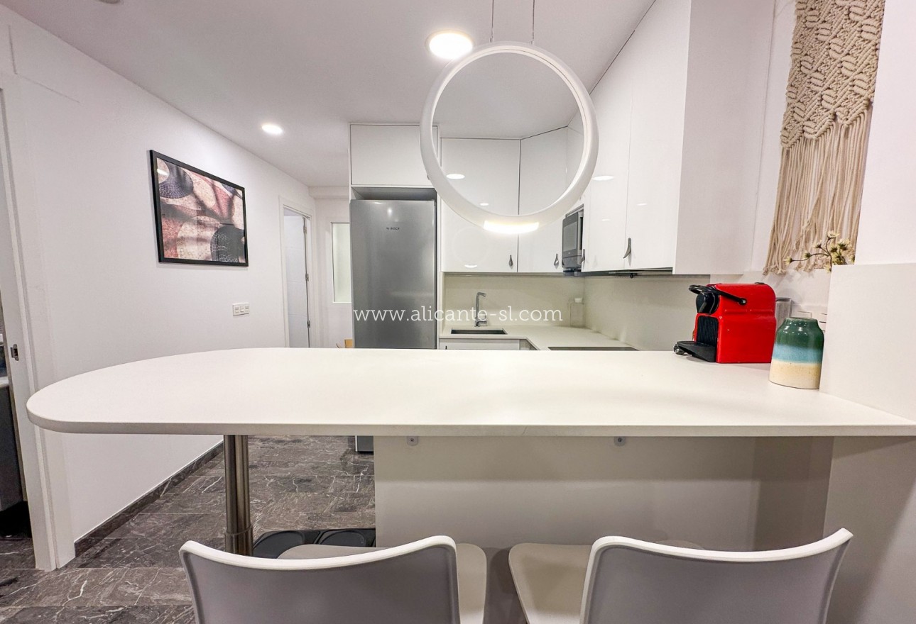 Alquiler a largo plazo - Apartamento / piso - Alicante - Centro