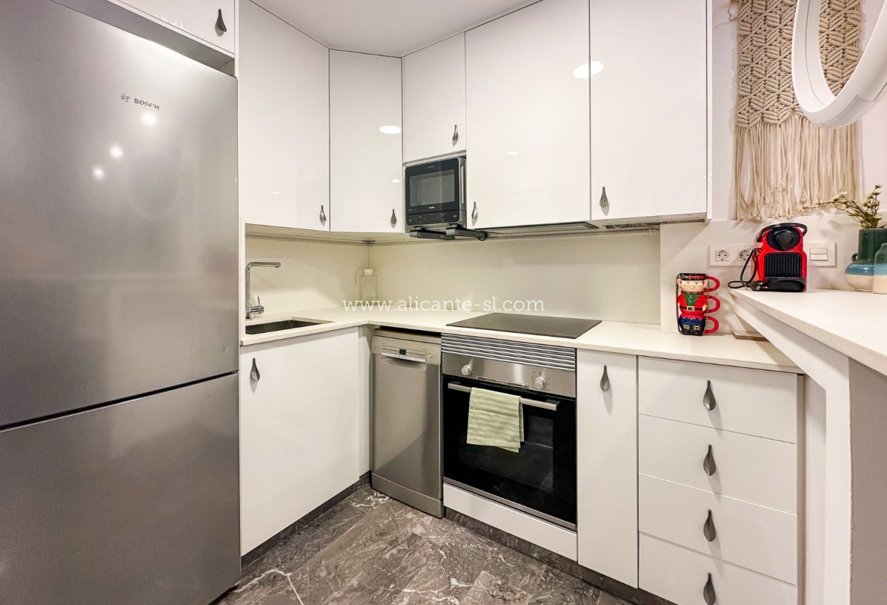 Location longue durée - Appartement / flat - Alicante - Centro