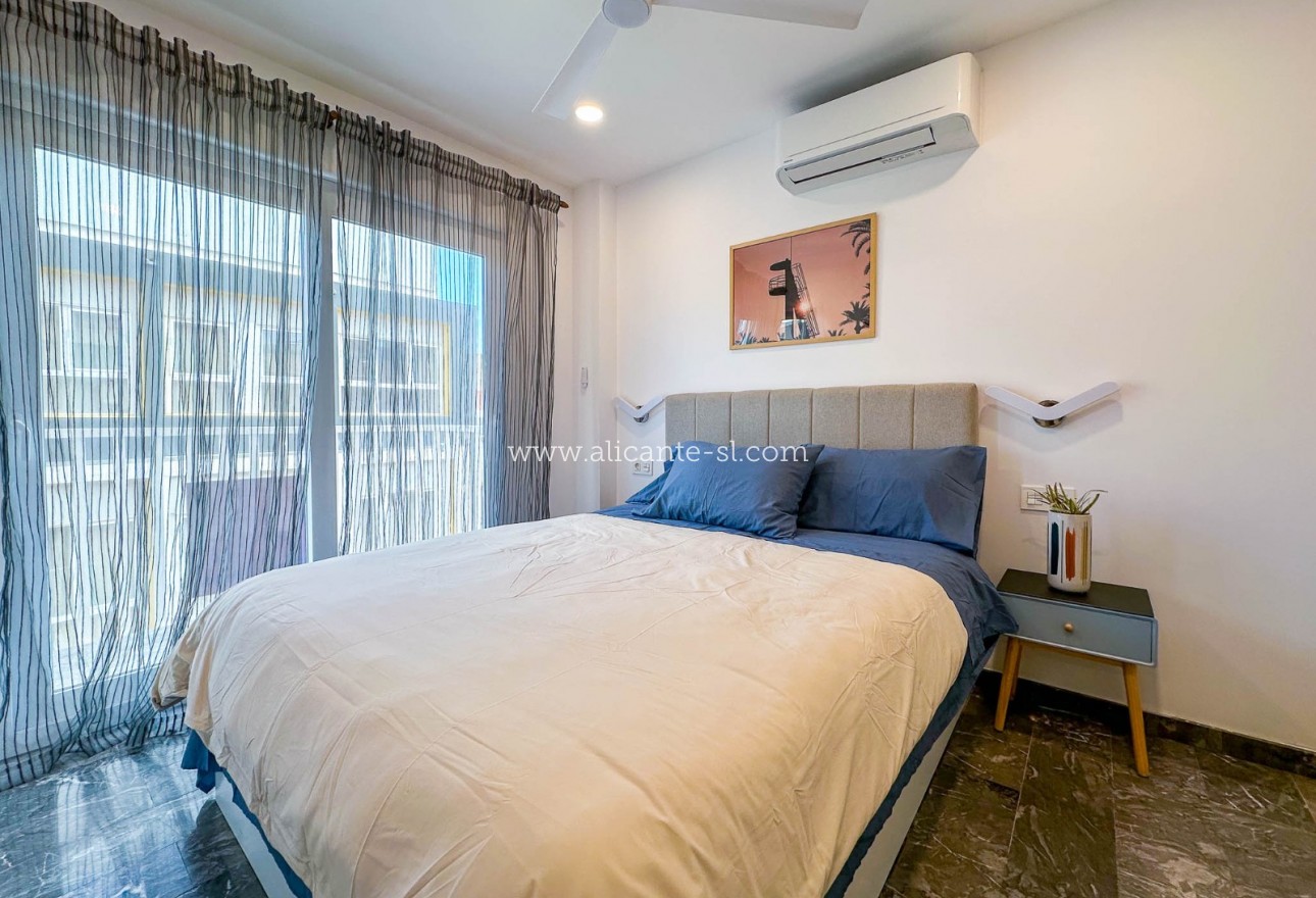 Location longue durée - Appartement / flat - Alicante - Centro