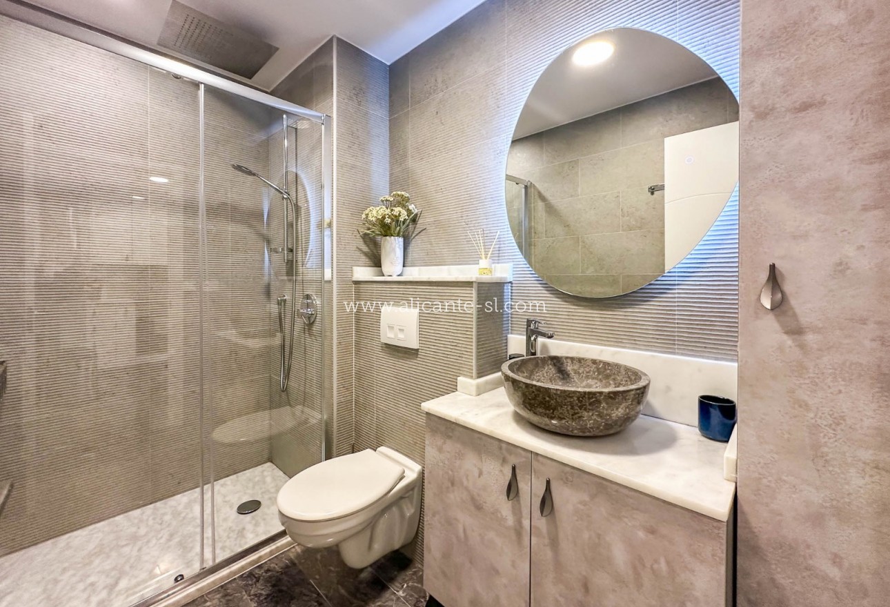 Location longue durée - Appartement / flat - Alicante - Centro