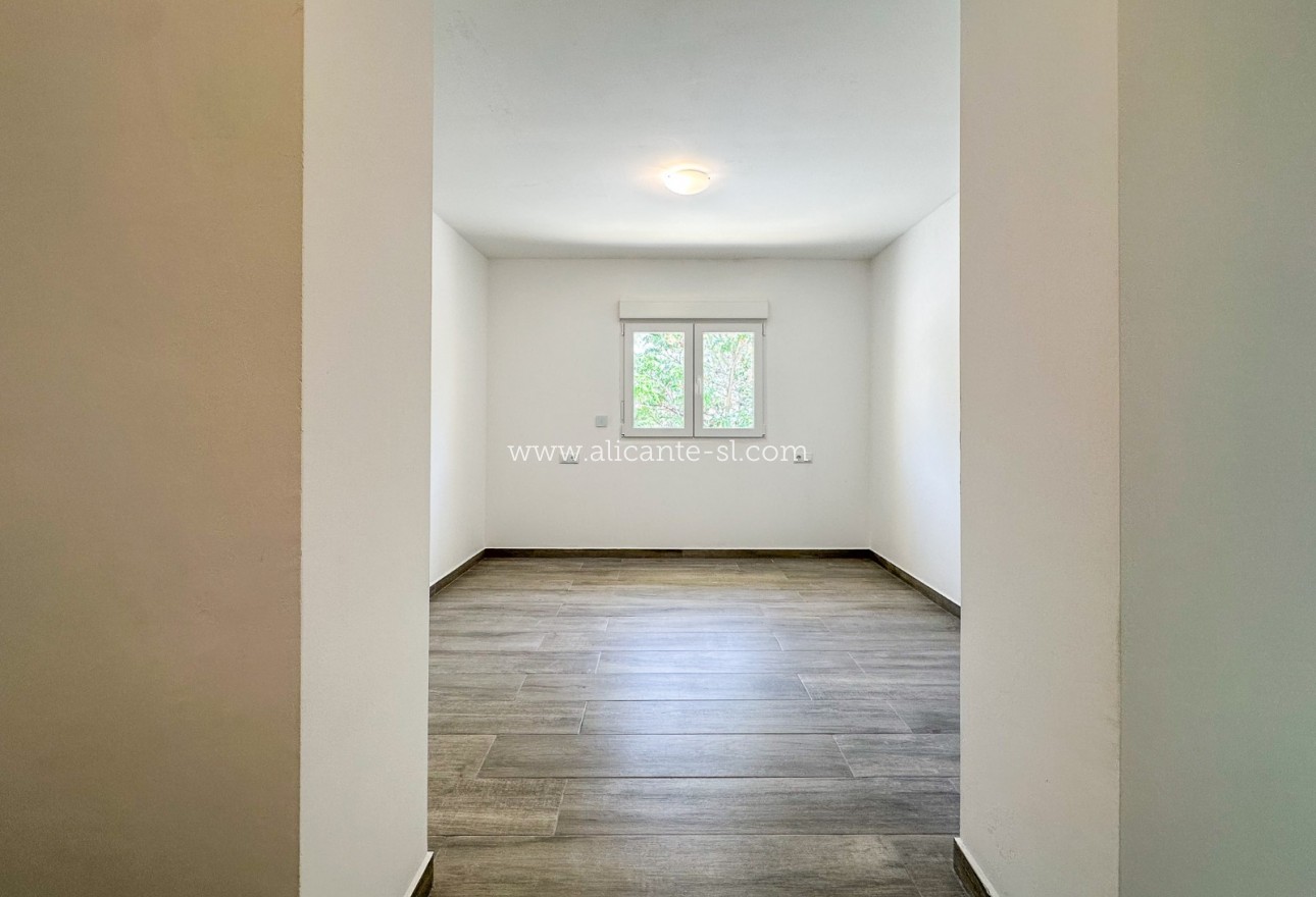 Resale - Stadthaus - Barbarroja - Algueña