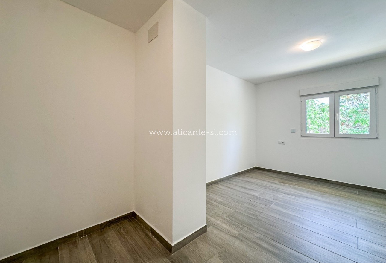 Resale - Stadthaus - Barbarroja - Algueña