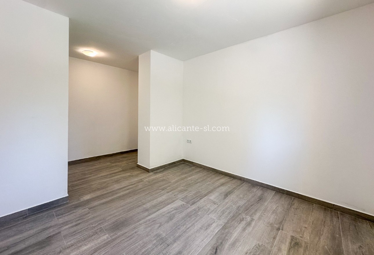 Resale - Stadthaus - Barbarroja - Algueña