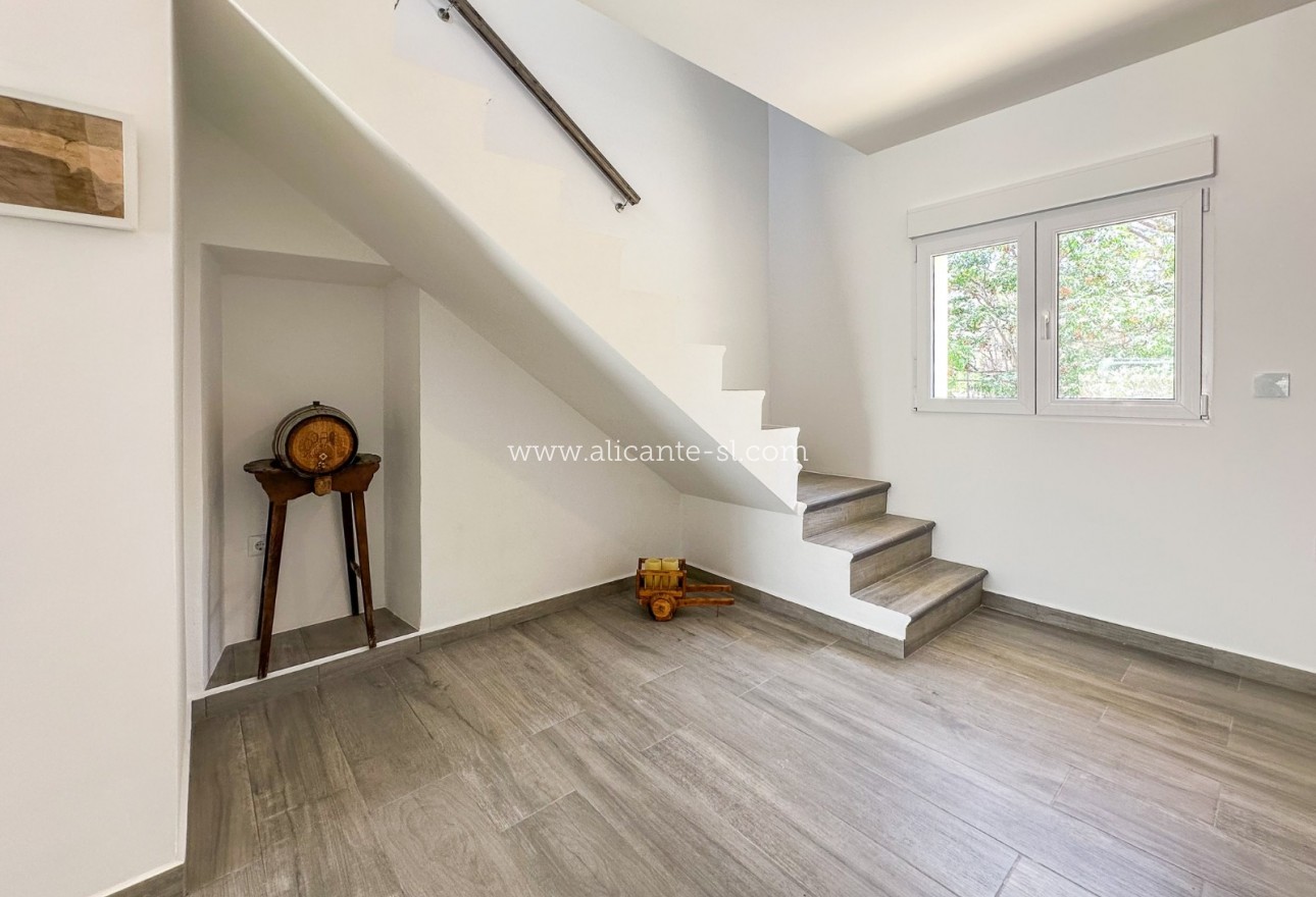 Resale - Stadthaus - Barbarroja - Algueña