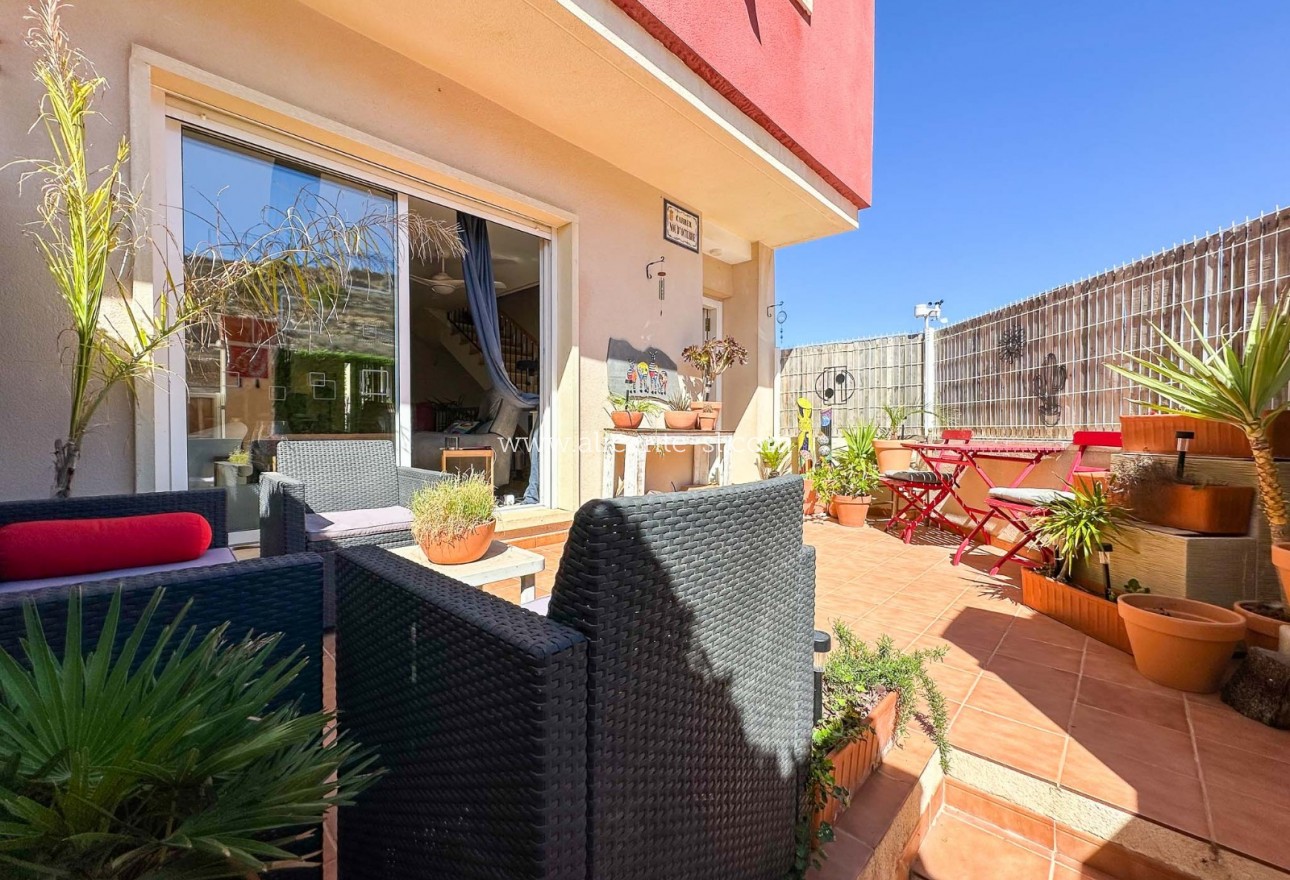 Resale - Stadthaus - Hondón de las Nieves