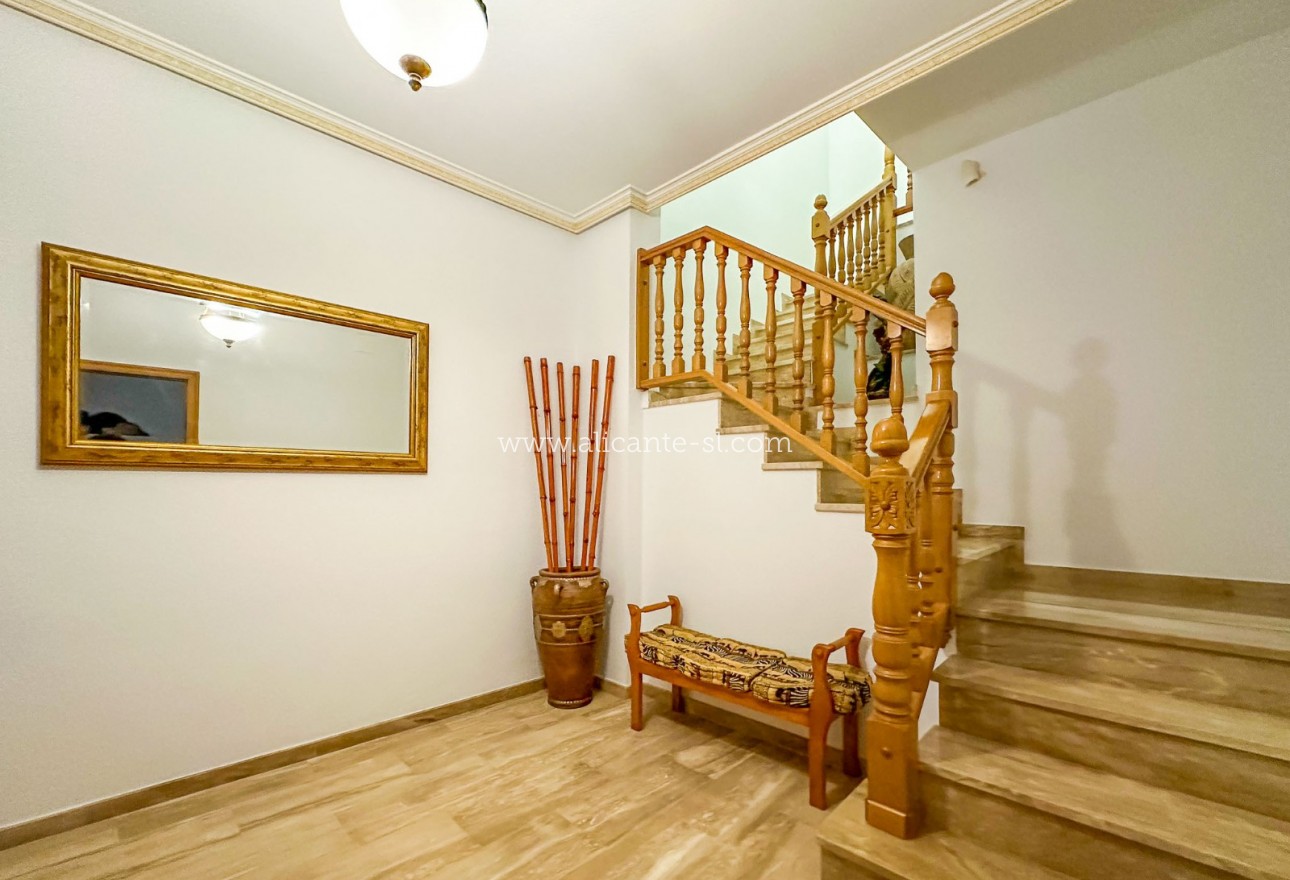 Resale - Stadthaus - Hondón de las Nieves