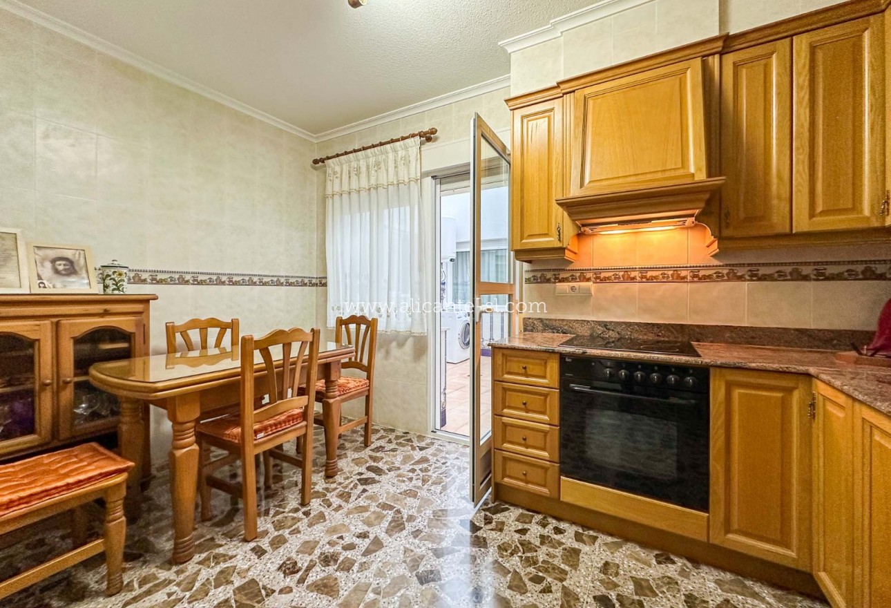 Resale - Stadthaus - Hondón de las Nieves