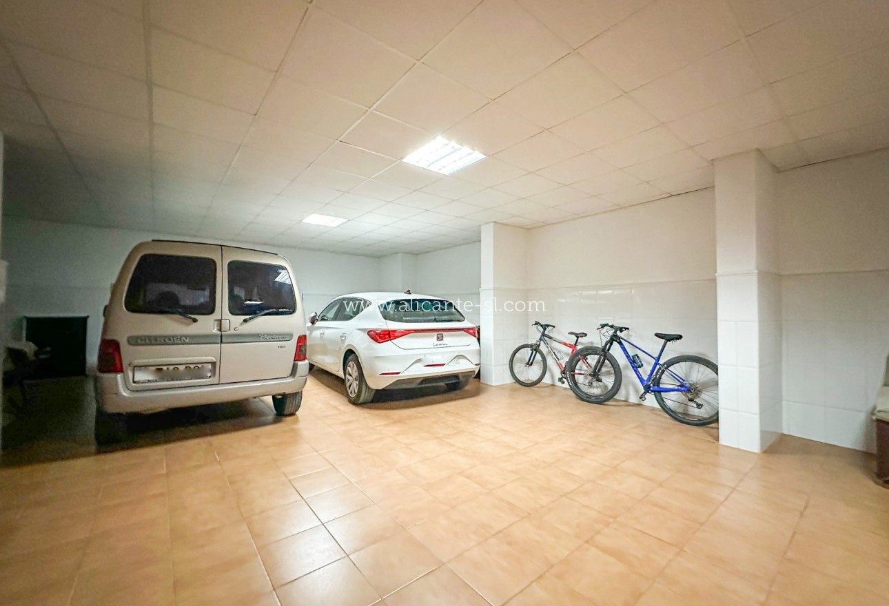 Resale - Stadthaus - Hondón de las Nieves