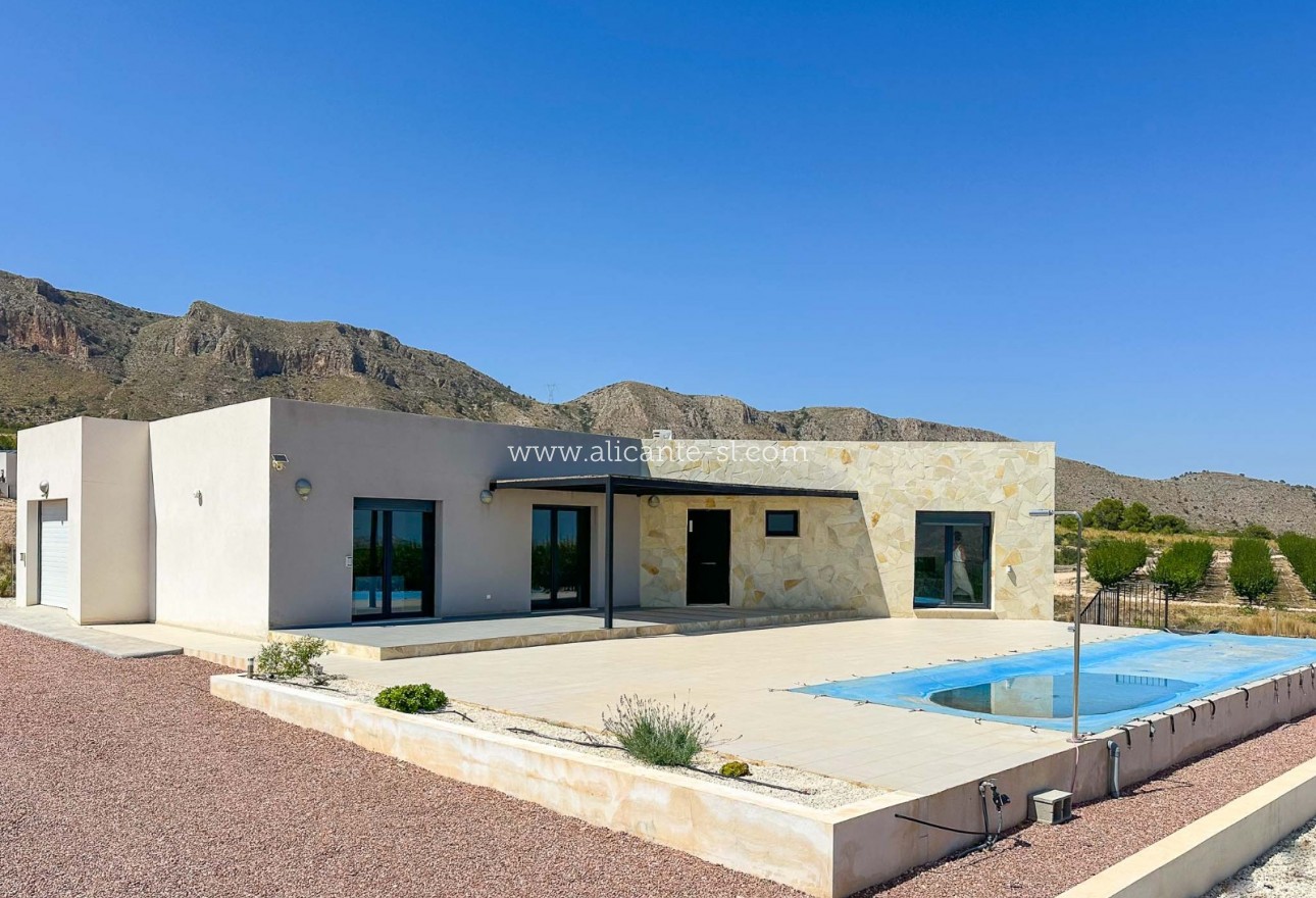 Resale - Villa / Doppelhaushälfte - Hondón de las Nieves