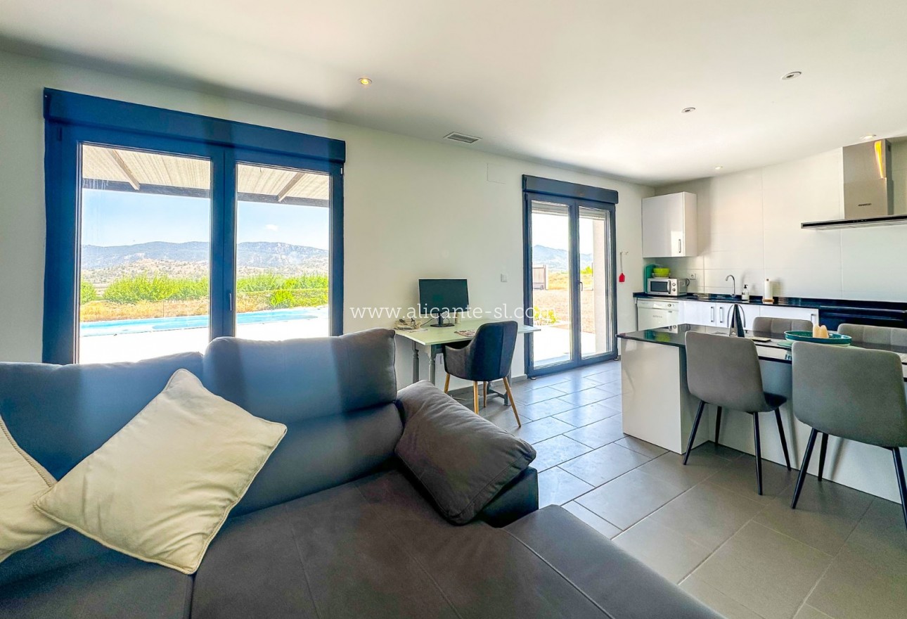 Resale - Villa / Doppelhaushälfte - Hondón de las Nieves