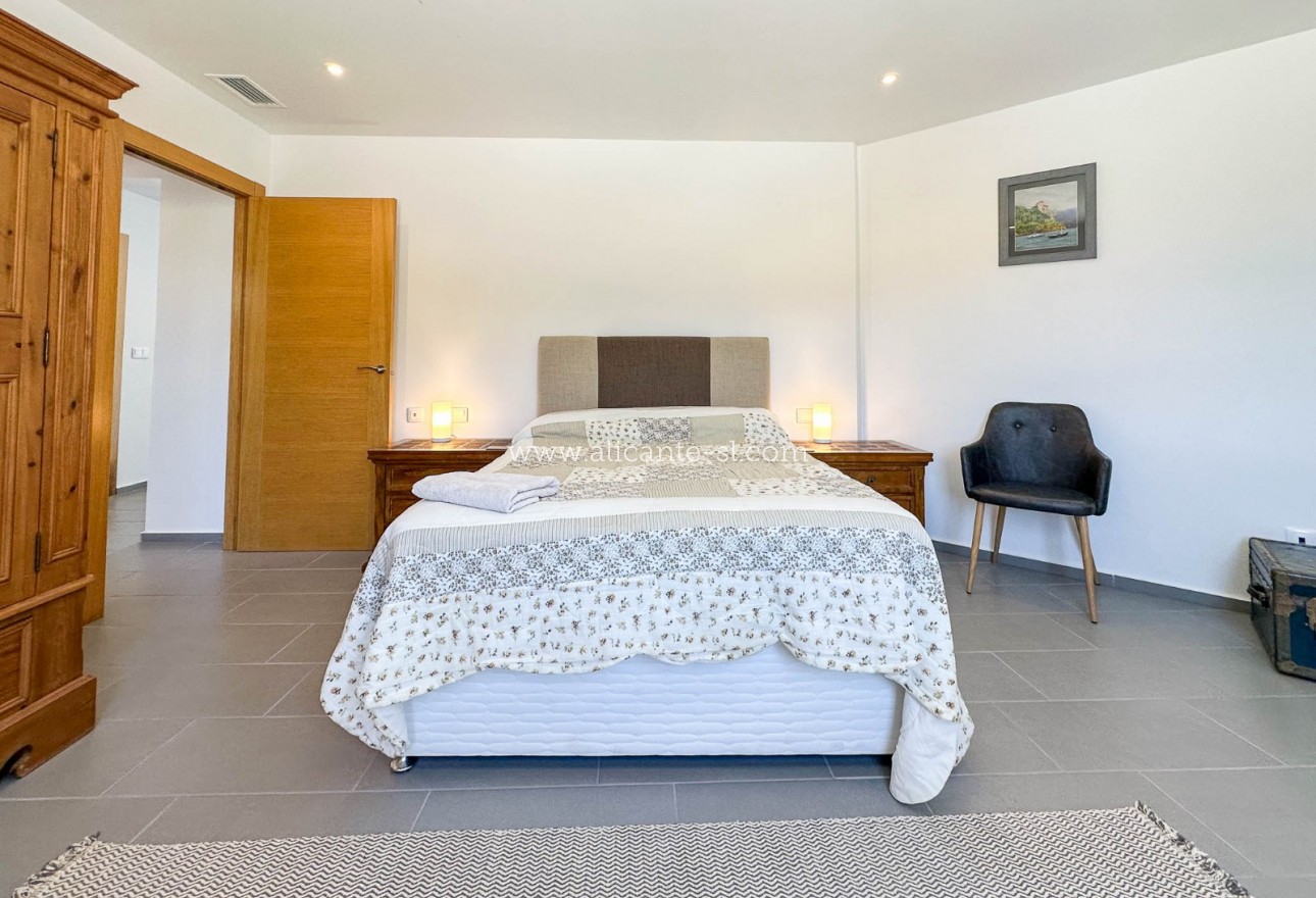 Resale - Villa / Doppelhaushälfte - Hondón de las Nieves