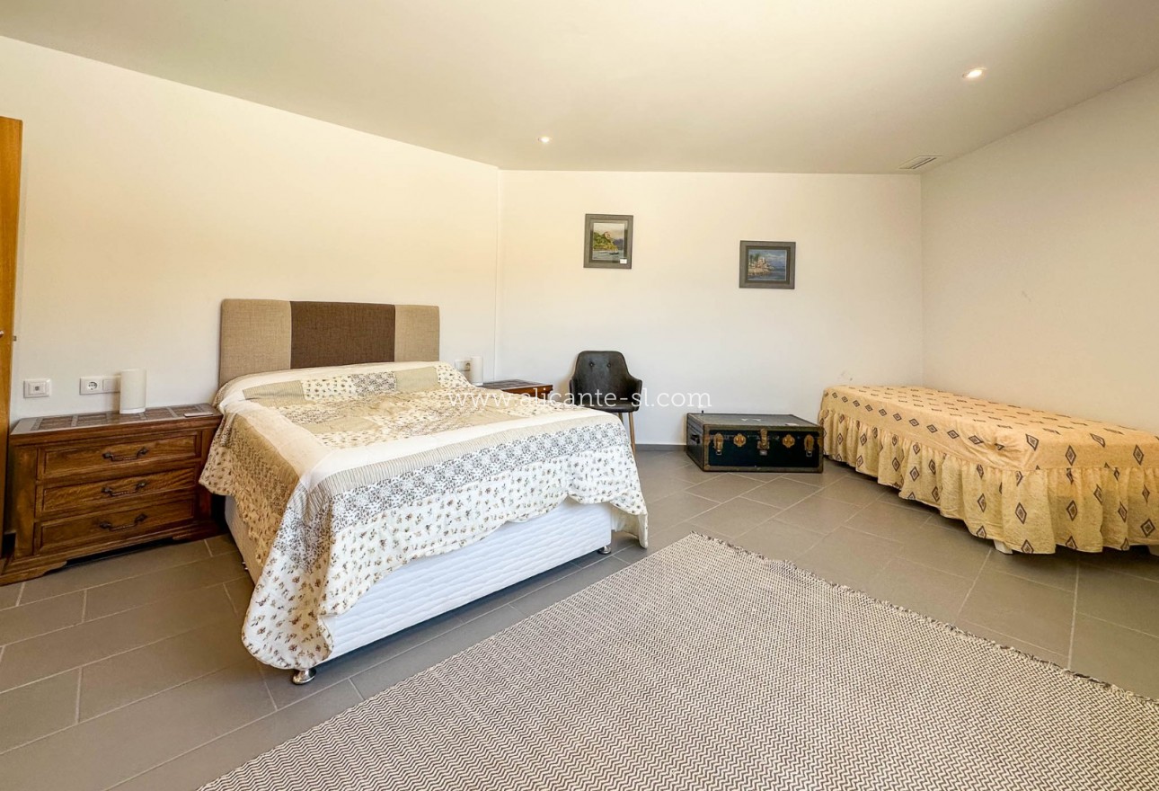 Resale - Villa / Doppelhaushälfte - Hondón de las Nieves