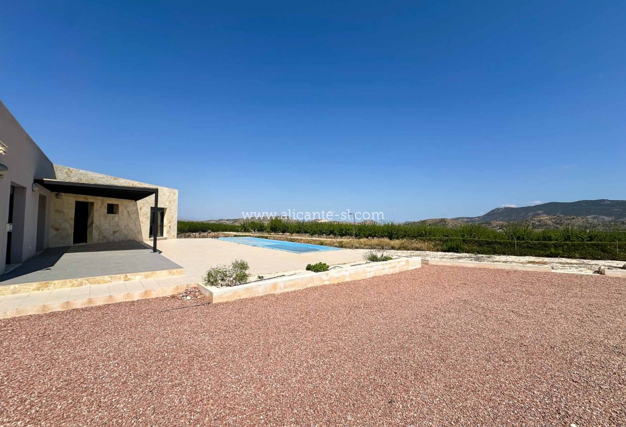 Resale - Villa / Doppelhaushälfte - Hondón de las Nieves