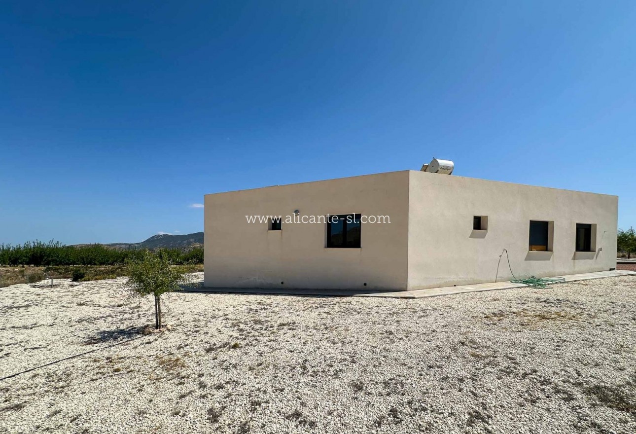 Resale - Villa / Doppelhaushälfte - Hondón de las Nieves