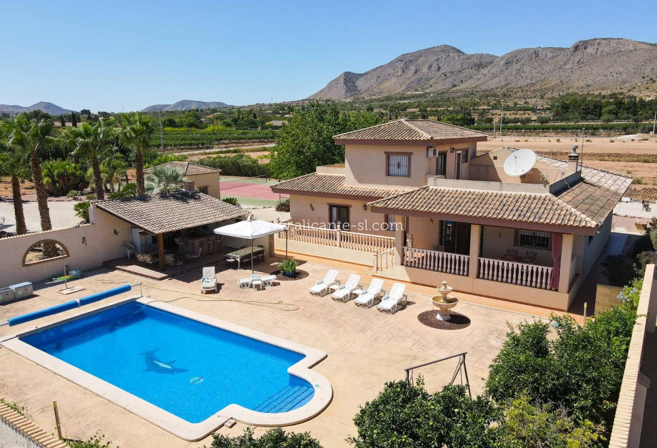 Resale - Villa / Doppelhaushälfte - Hondón de las Nieves