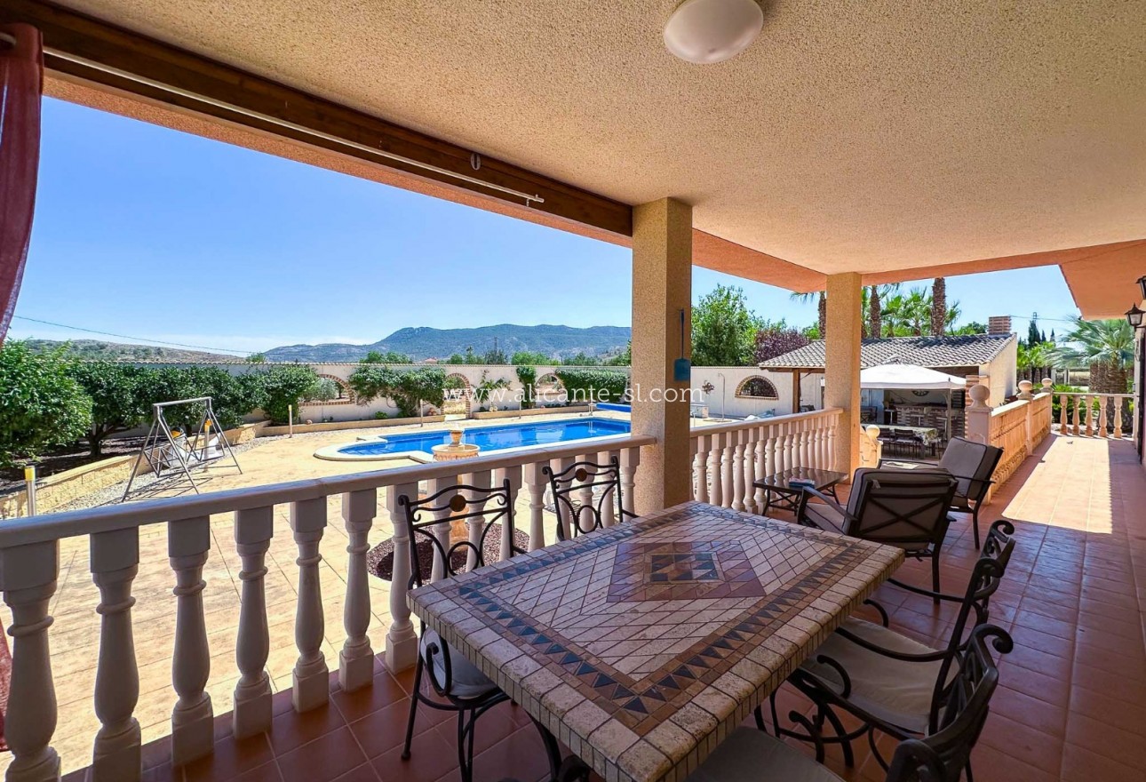 Resale - Villa / Doppelhaushälfte - Hondón de las Nieves