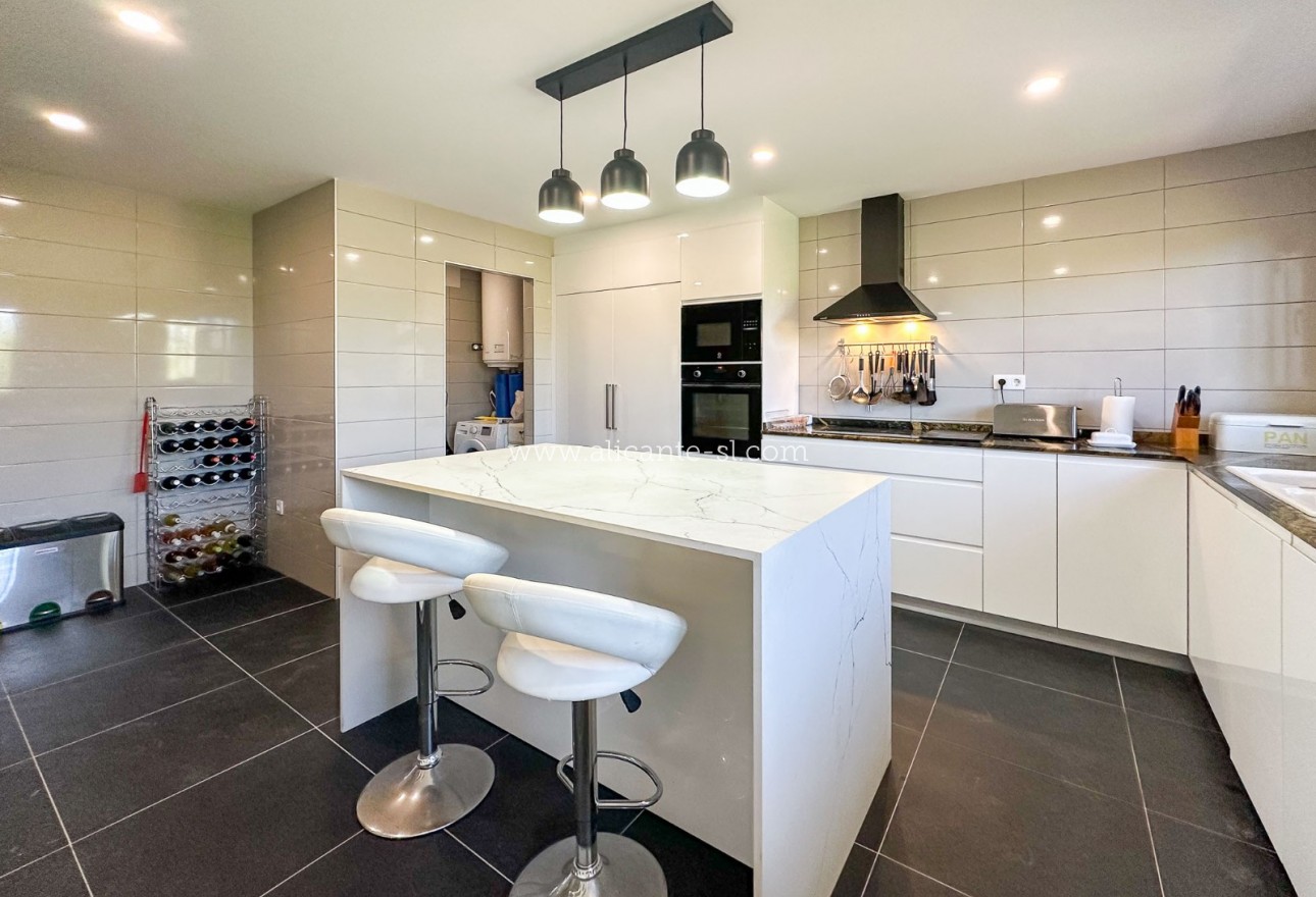 Resale - Villa / Doppelhaushälfte - Hondón de las Nieves