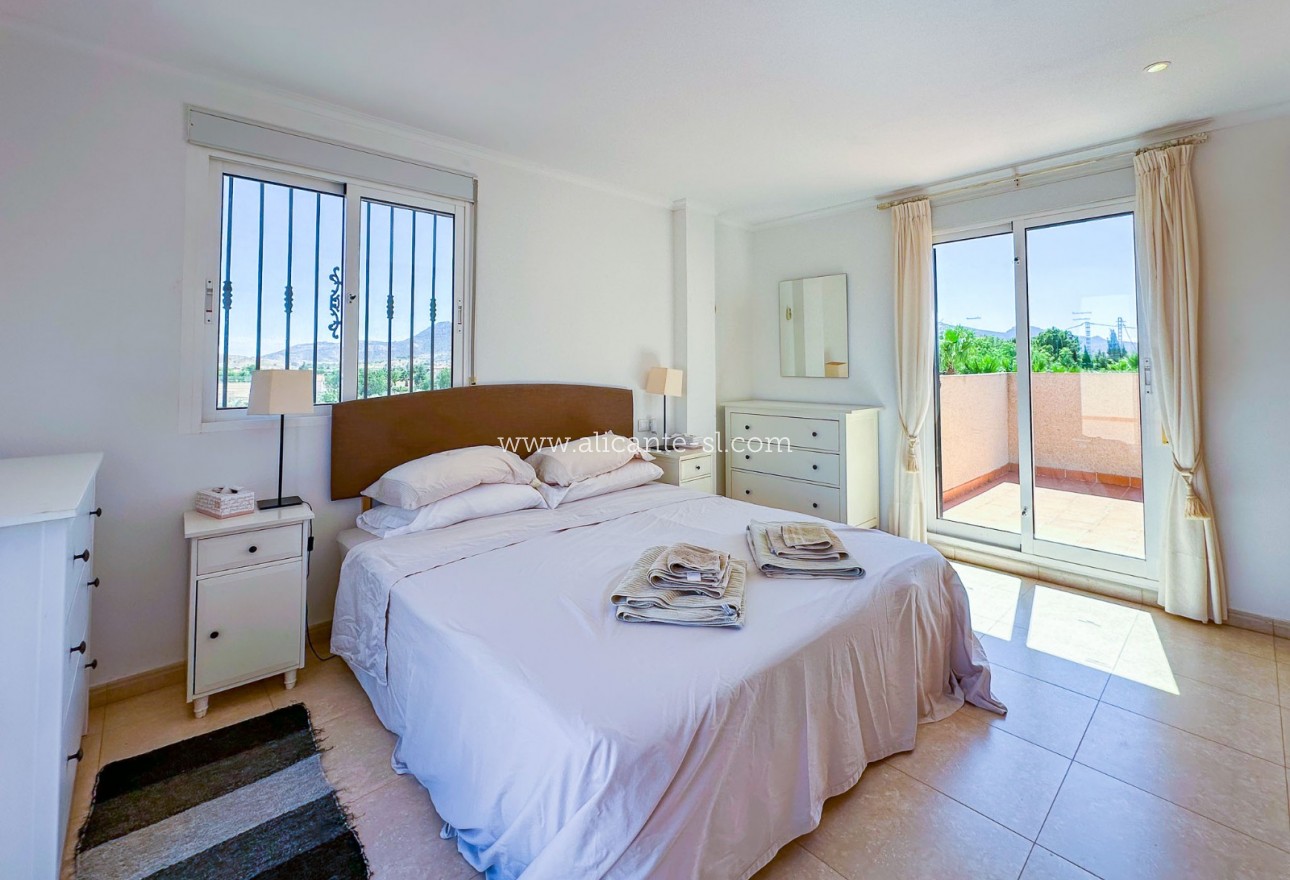 Resale - Villa / Doppelhaushälfte - Hondón de las Nieves