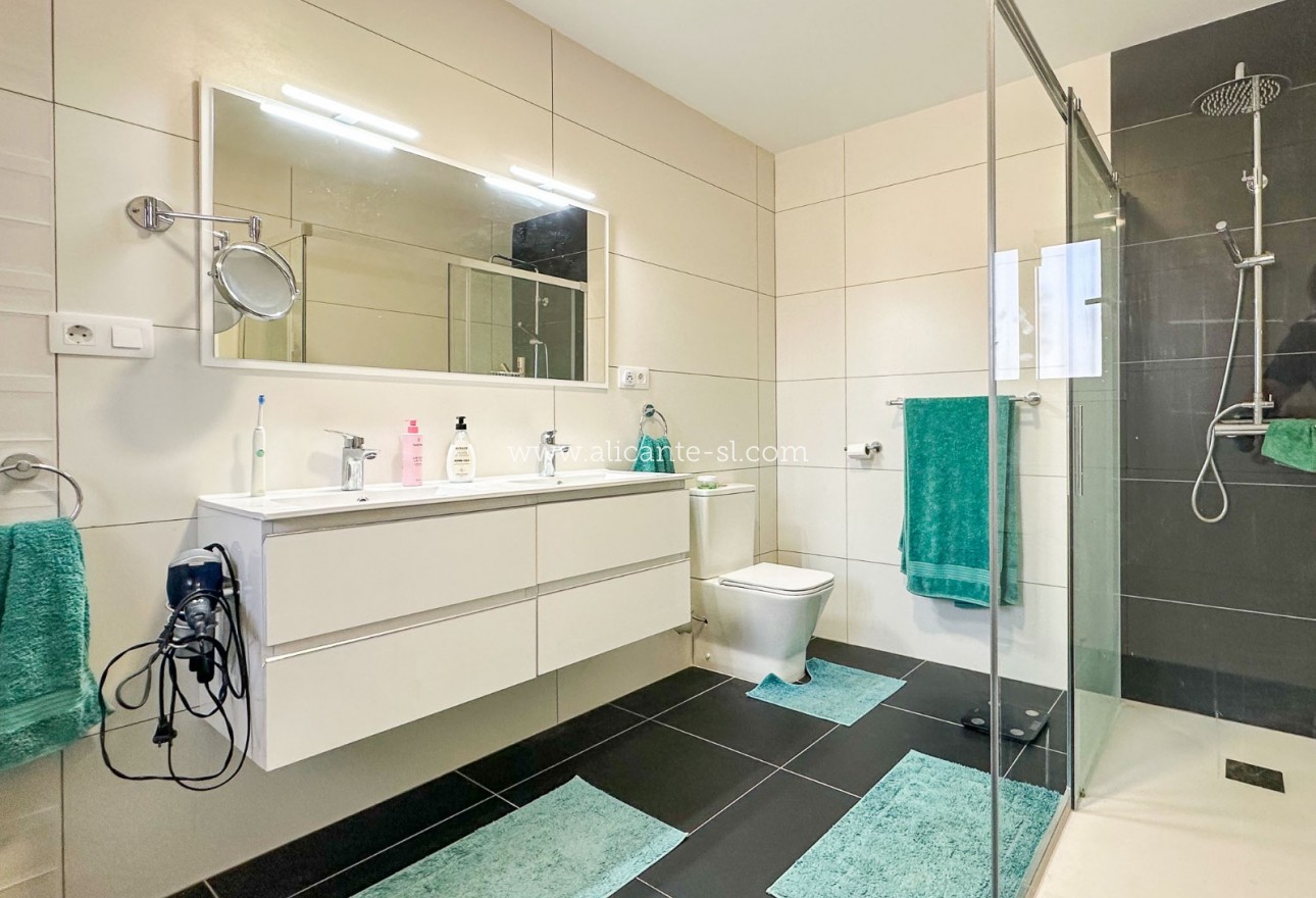 Resale - Villa / Doppelhaushälfte - Hondón de las Nieves