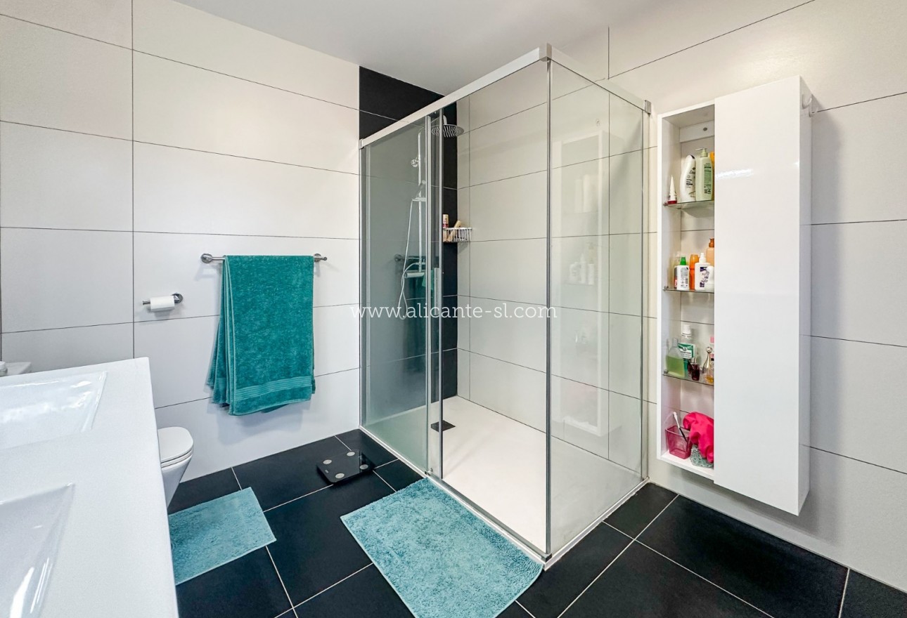 Resale - Villa / Doppelhaushälfte - Hondón de las Nieves