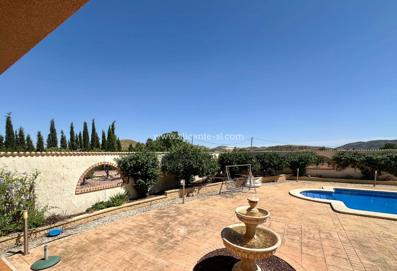 Resale - Villa / Doppelhaushälfte - Hondón de las Nieves