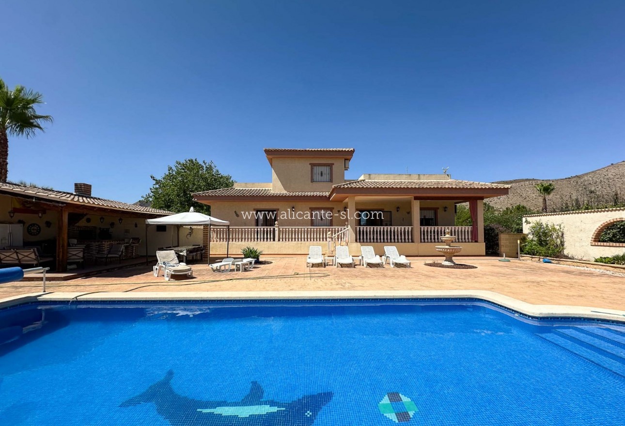 Resale - Villa / Doppelhaushälfte - Hondón de las Nieves