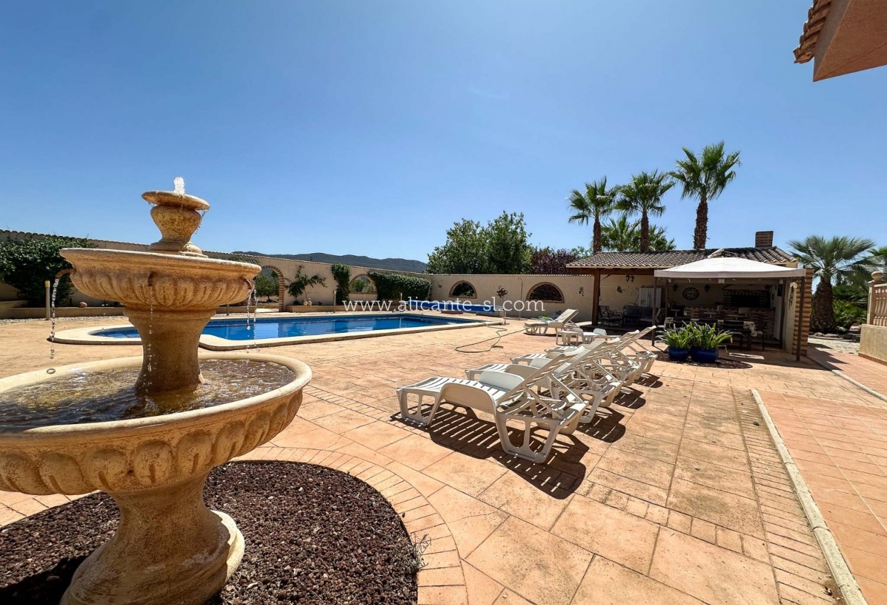 Resale - Villa / Doppelhaushälfte - Hondón de las Nieves