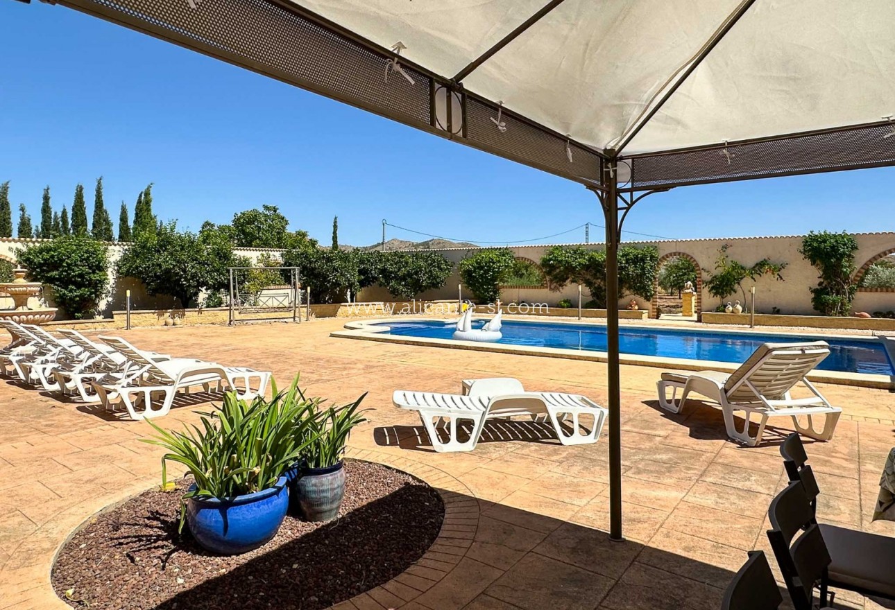 Resale - Villa / Doppelhaushälfte - Hondón de las Nieves