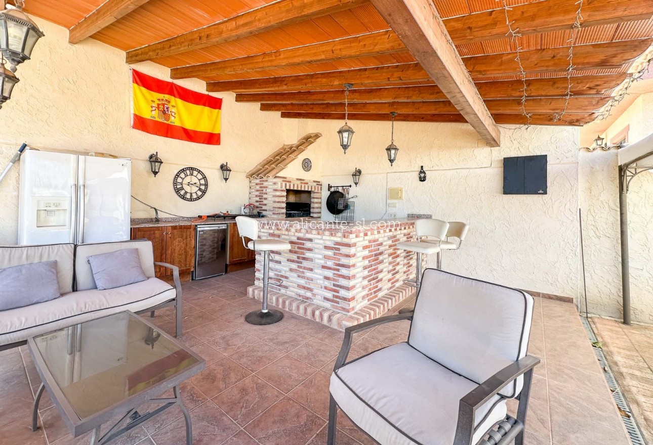 Resale - Villa / Doppelhaushälfte - Hondón de las Nieves