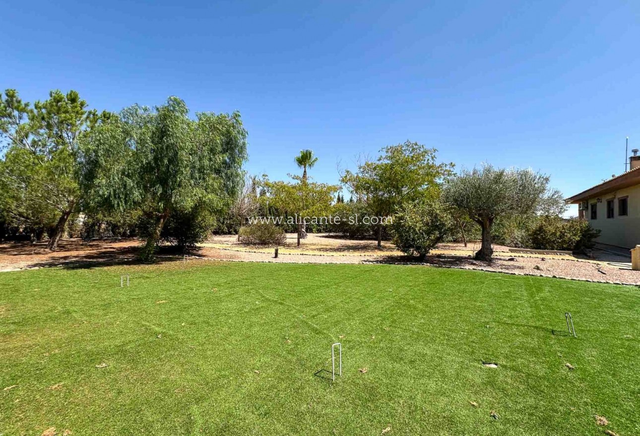 Resale - Villa / Doppelhaushälfte - Hondón de las Nieves