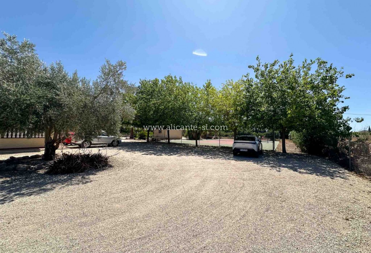 Resale - Villa / Doppelhaushälfte - Hondón de las Nieves