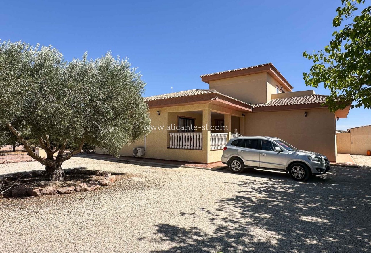 Resale - Villa / Doppelhaushälfte - Hondón de las Nieves