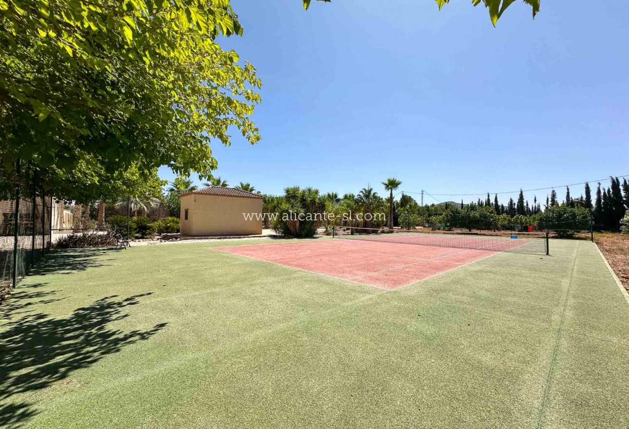 Resale - Villa / Doppelhaushälfte - Hondón de las Nieves