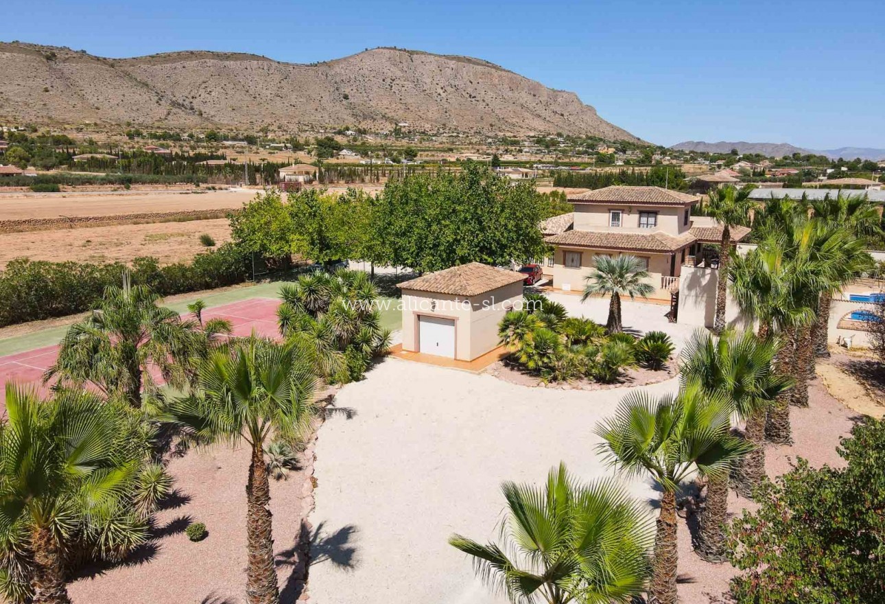 Resale - Villa / Doppelhaushälfte - Hondón de las Nieves