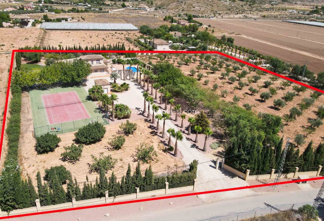 Resale - Villa / Doppelhaushälfte - Hondón de las Nieves