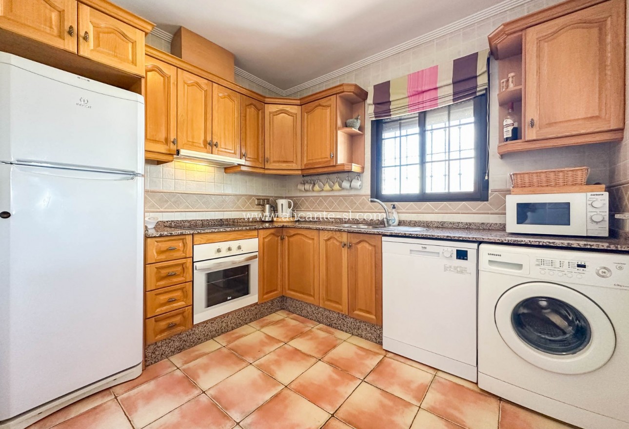 Resale - Villa / Doppelhaushälfte - Hondón de las Nieves