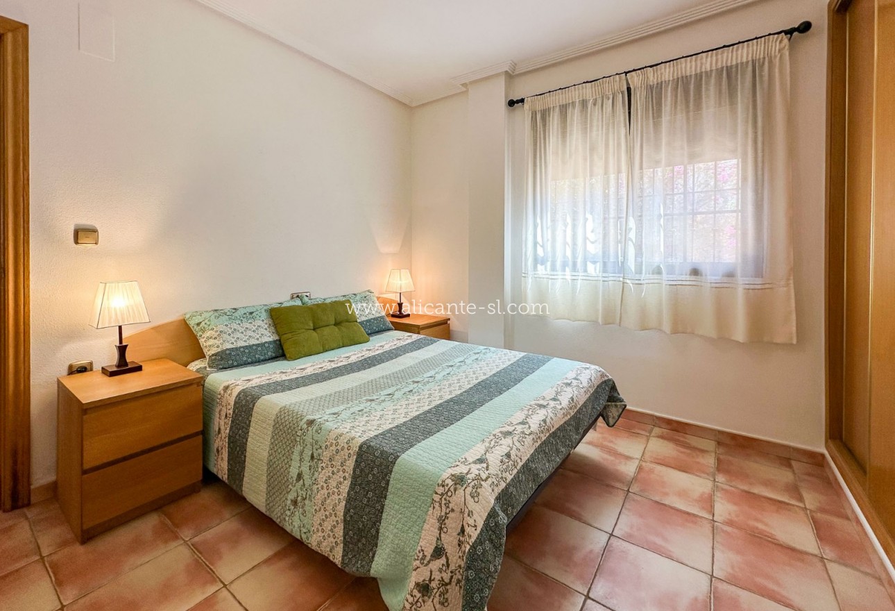 Resale - Villa / Doppelhaushälfte - Hondón de las Nieves