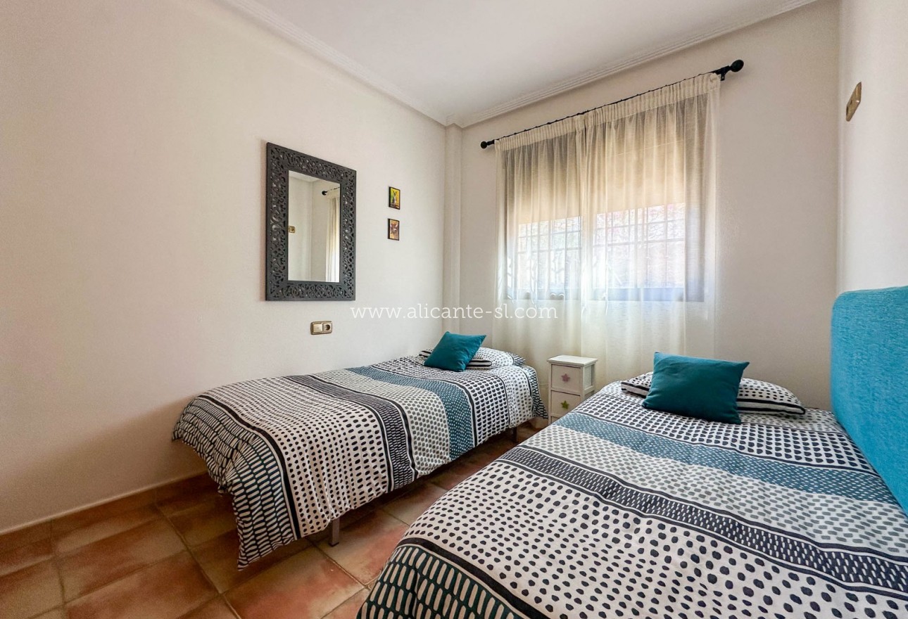 Resale - Villa / Doppelhaushälfte - Hondón de las Nieves