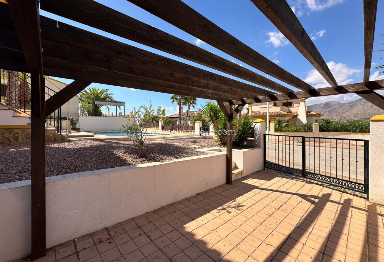 Resale - Villa / Doppelhaushälfte - Hondón de las Nieves