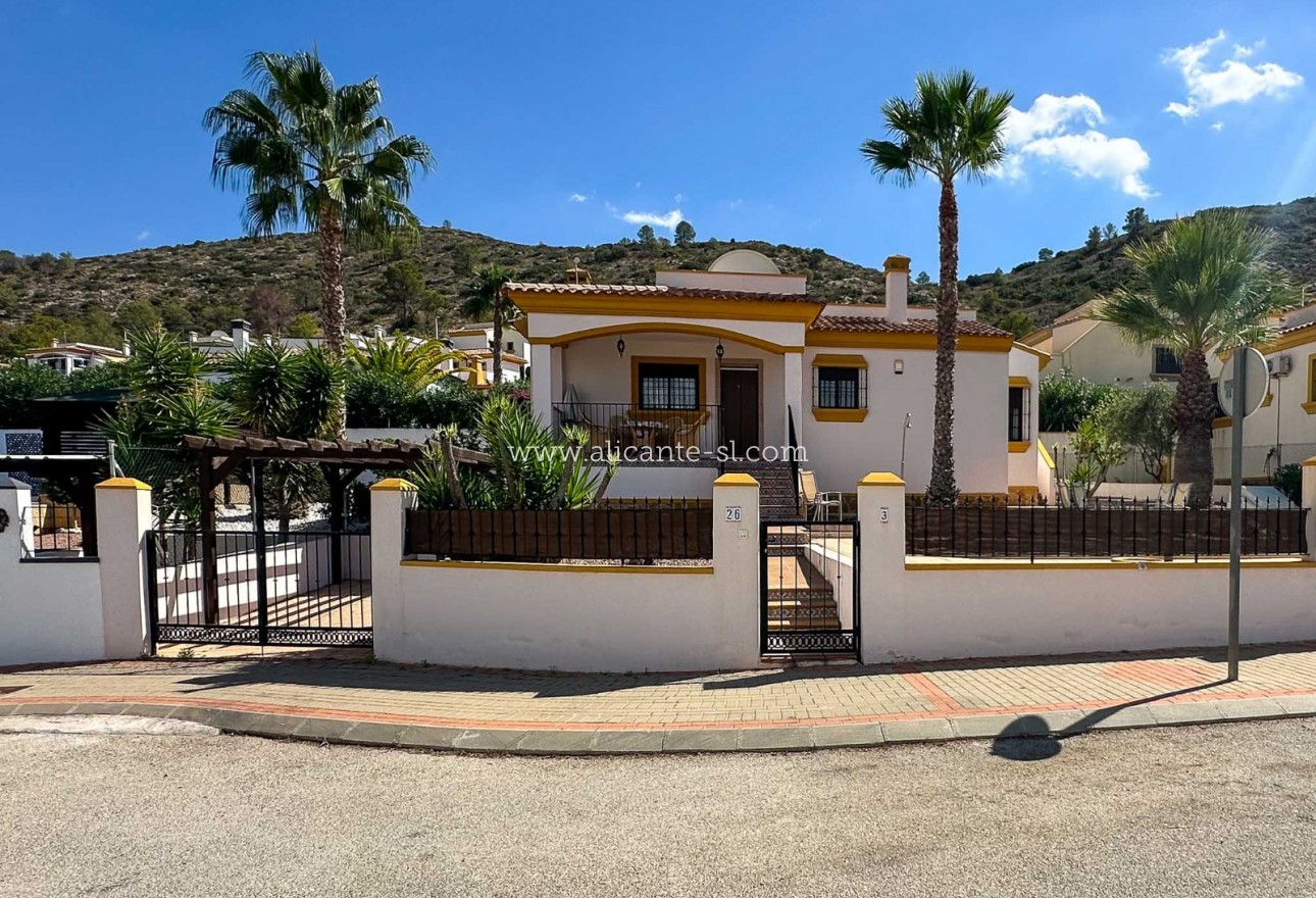 Resale - Villa / Doppelhaushälfte - Hondón de las Nieves