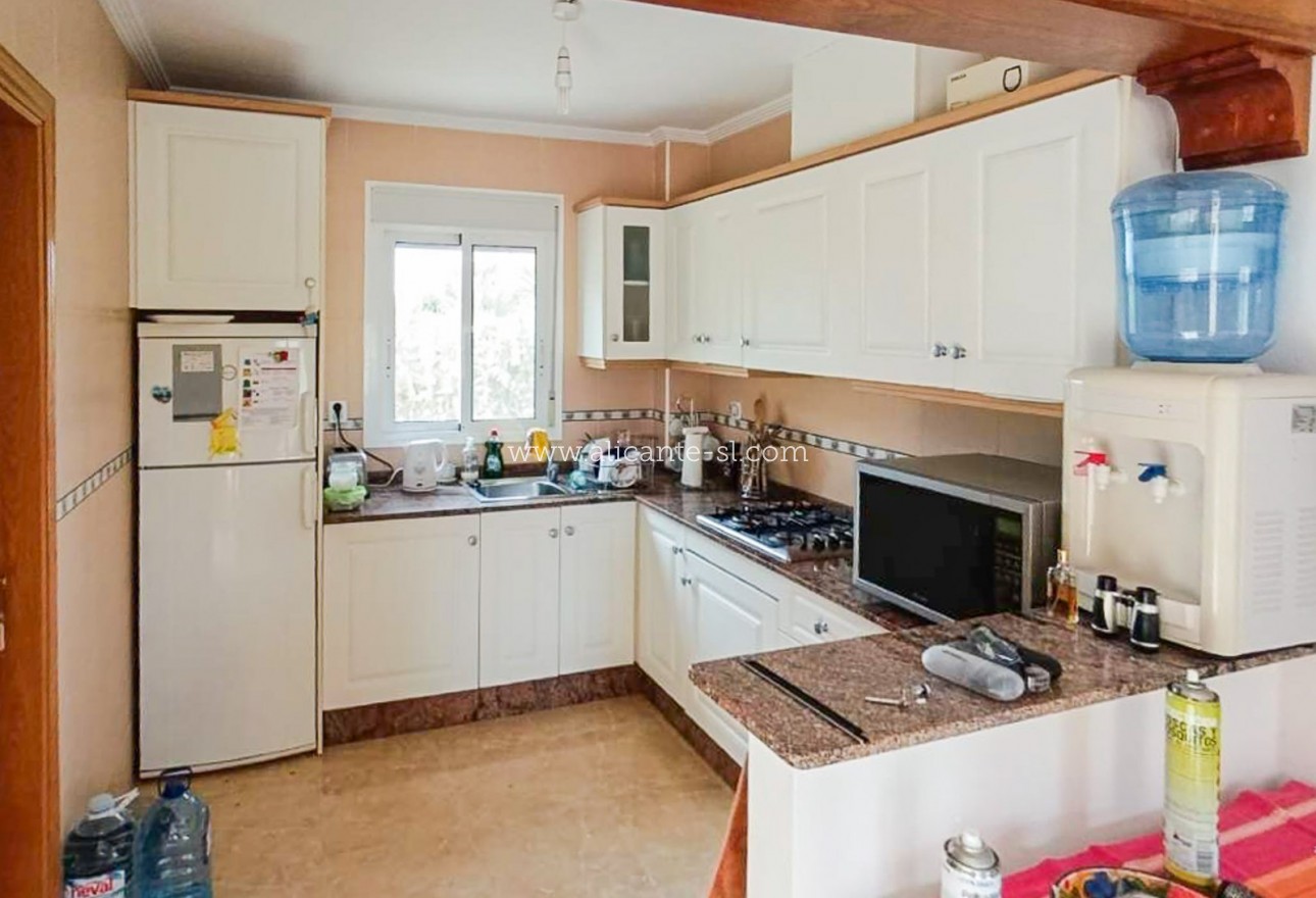 Resale - Villa / Doppelhaushälfte - Hondón de las Nieves