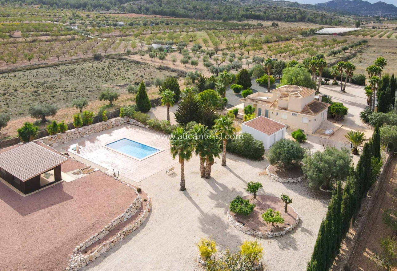 Resale - Villa / Doppelhaushälfte - Hondón de las Nieves