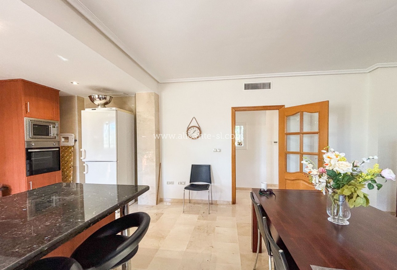 Resale - Villa / Doppelhaushälfte - Hondón de las Nieves