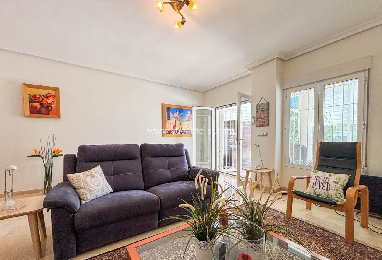 Resale - Villa / Doppelhaushälfte - Hondón de las Nieves