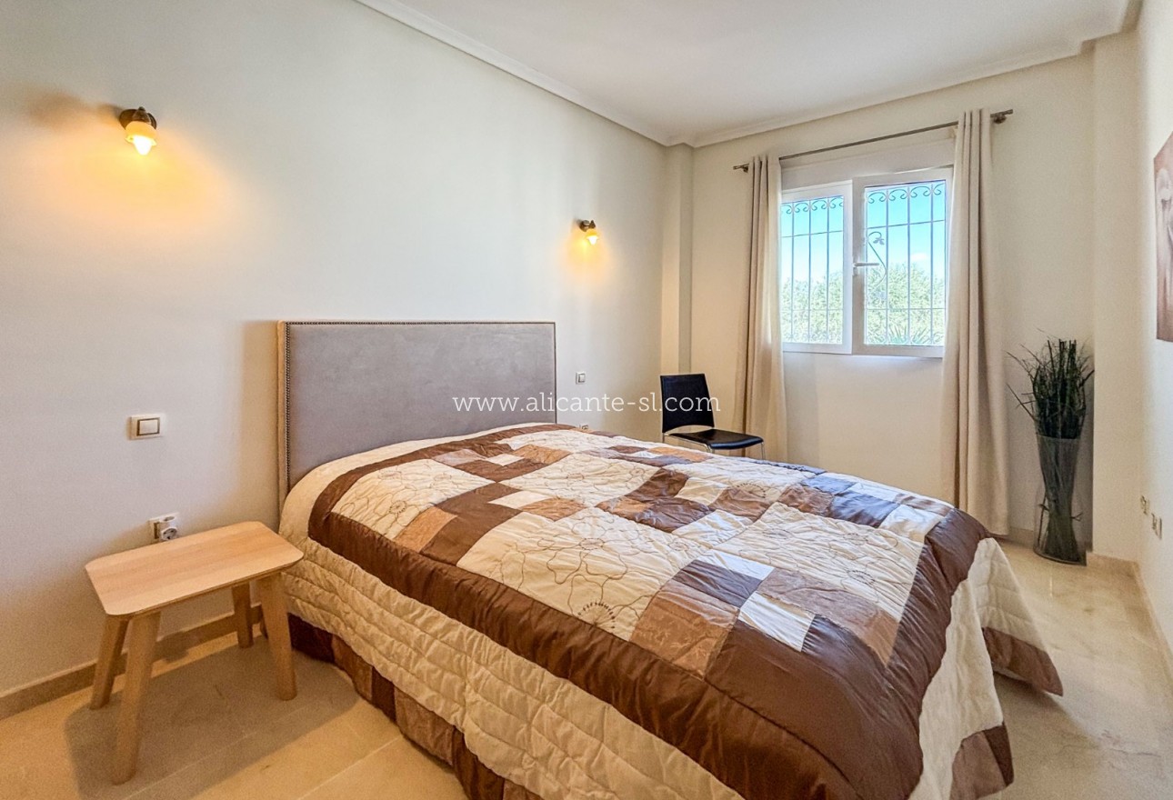 Resale - Villa / Doppelhaushälfte - Hondón de las Nieves