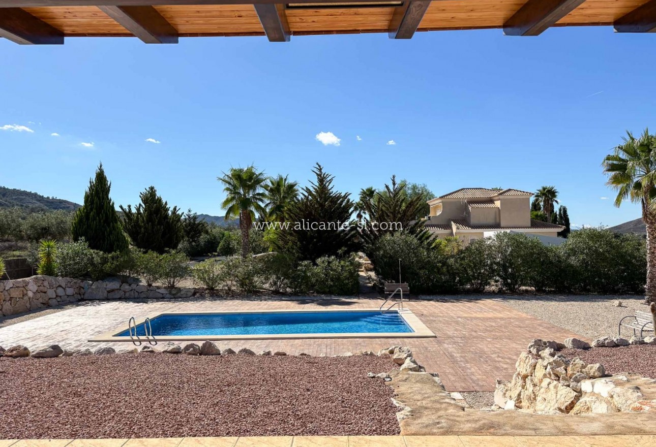 Resale - Villa / Doppelhaushälfte - Hondón de las Nieves