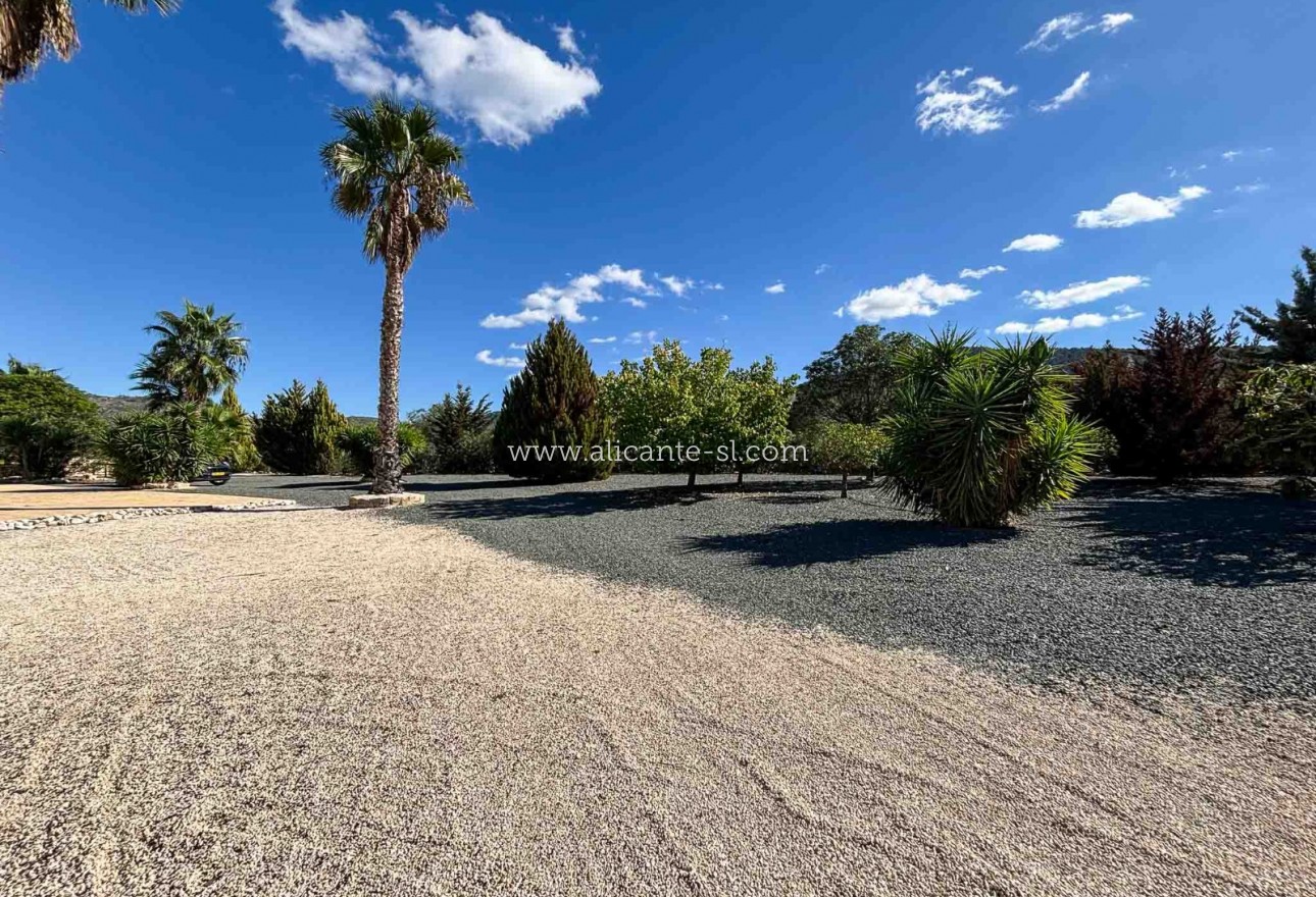 Resale - Villa / Doppelhaushälfte - Hondón de las Nieves