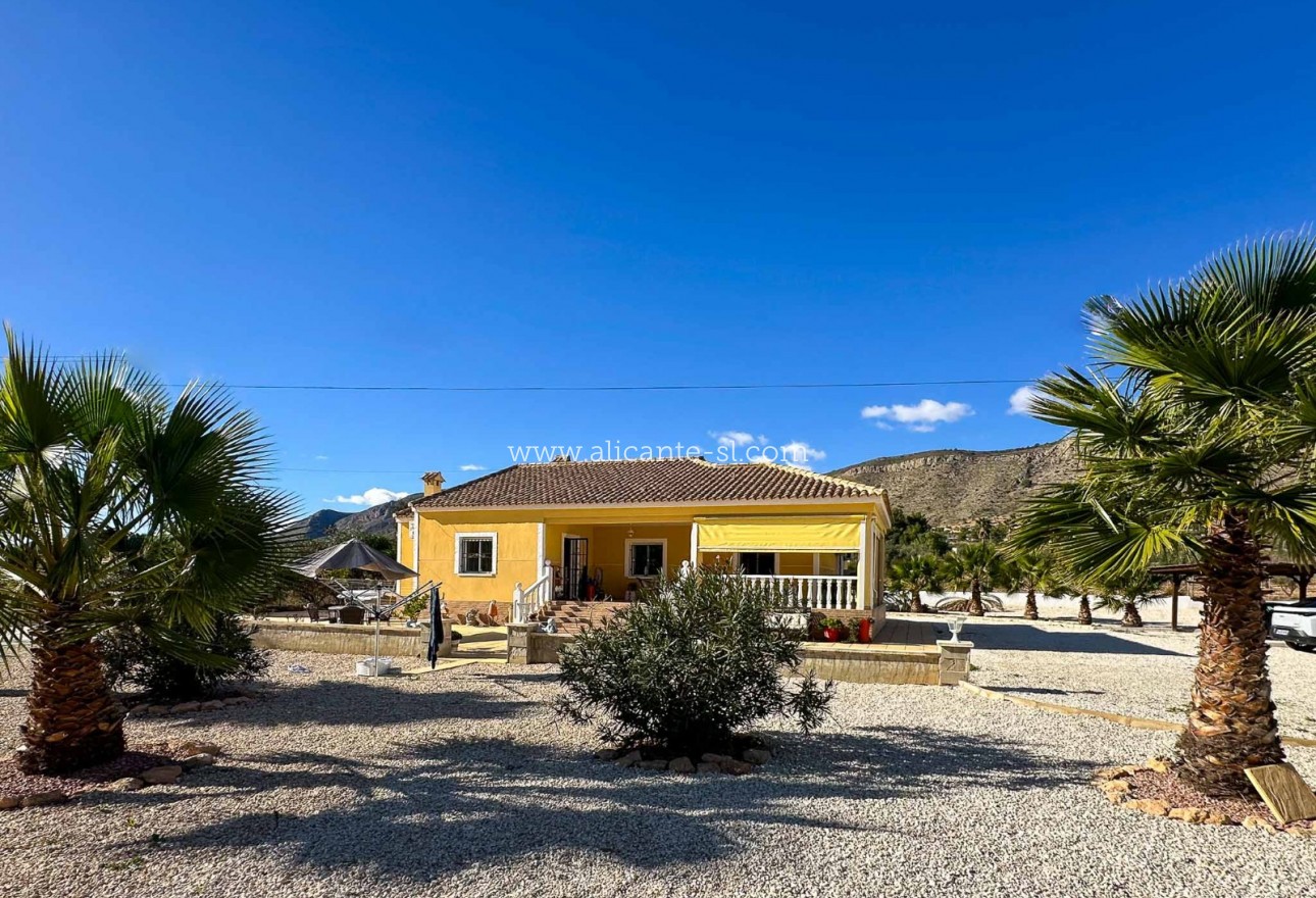 Resale - Villa / Doppelhaushälfte - Hondón de las Nieves