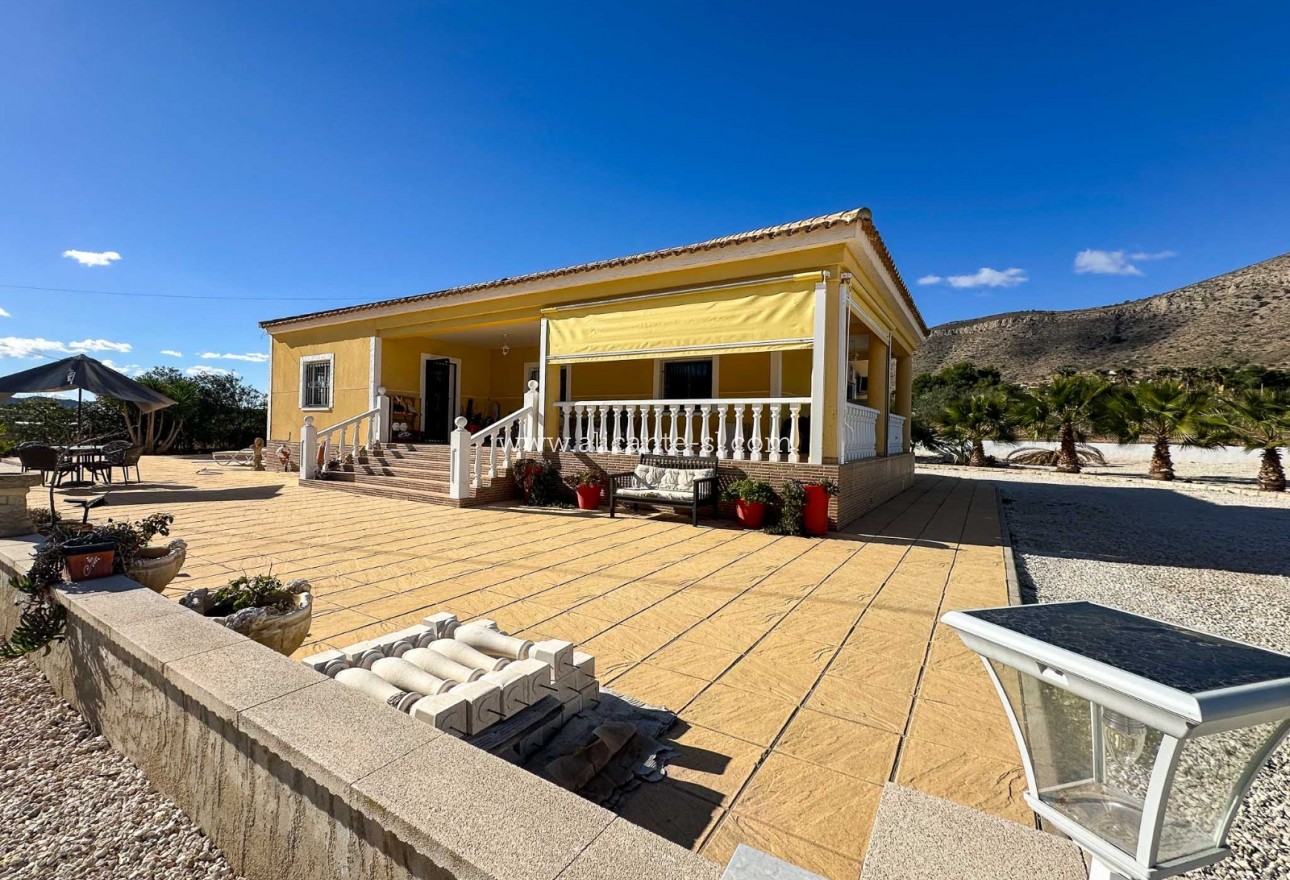 Resale - Villa / Doppelhaushälfte - Hondón de las Nieves