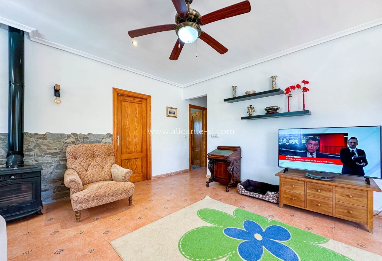 Resale - Villa / Doppelhaushälfte - Hondón de las Nieves